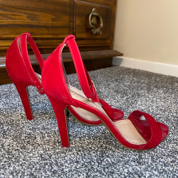 Red high heels - Picture 3 of 5